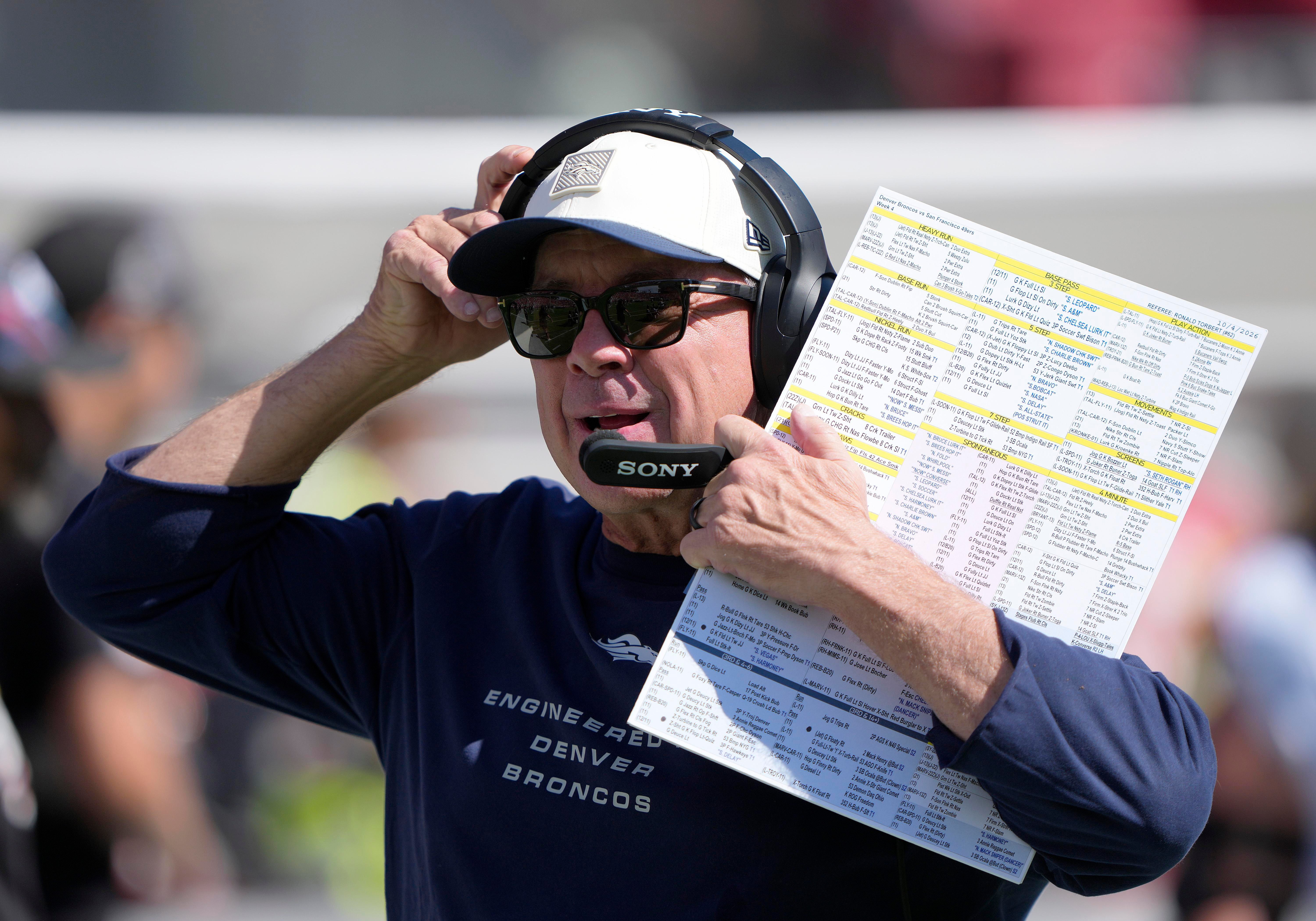 Sean Payton antes do jogo dos Broncos contra os 49ers no Levi’s Stadium, em 4 de outubro de 2026.
