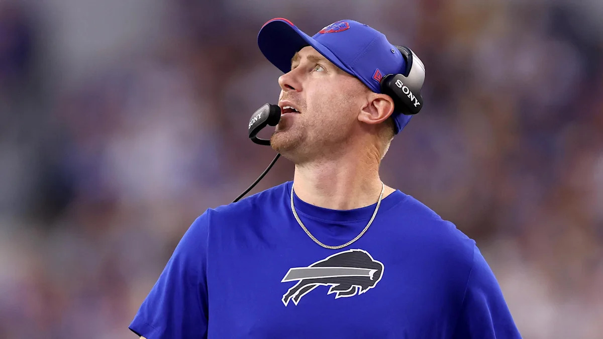 Joe Brady acompanha Bills x Rams no SoFi Stadium.