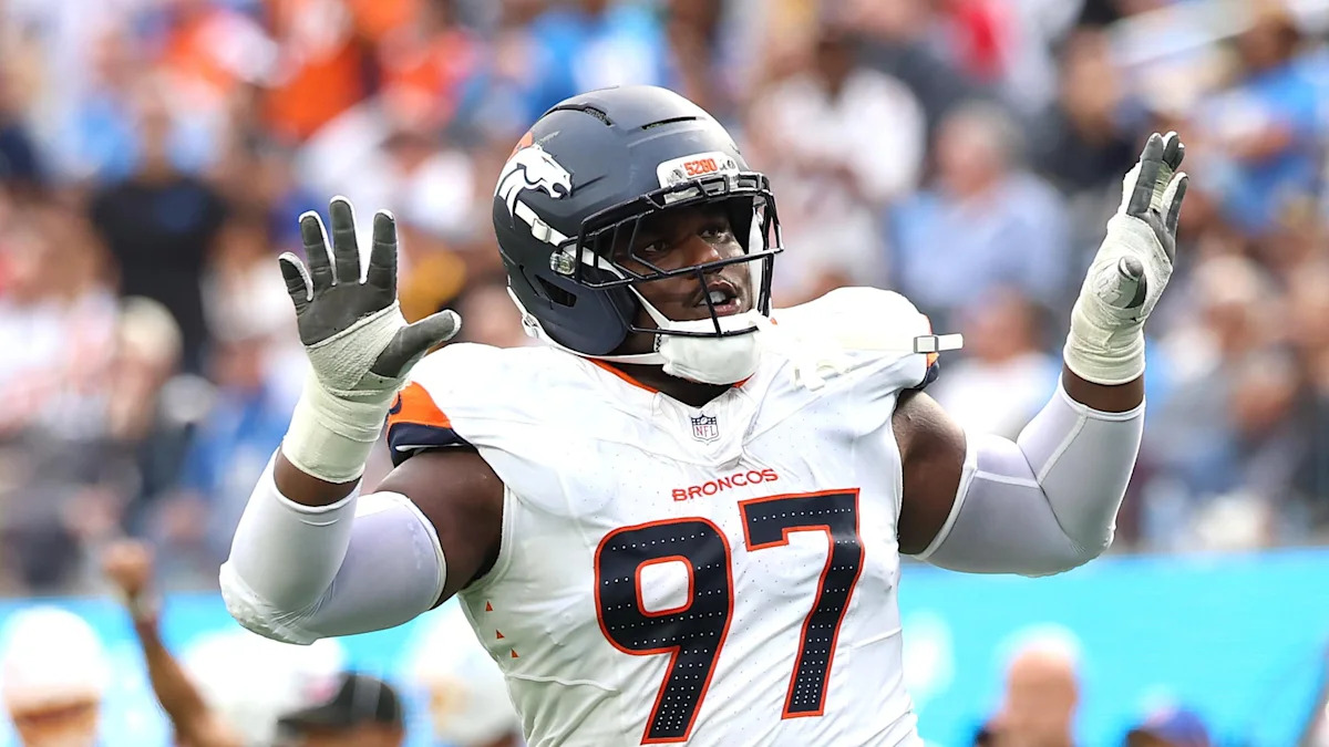 D.J. Jones em campo pelos Broncos.