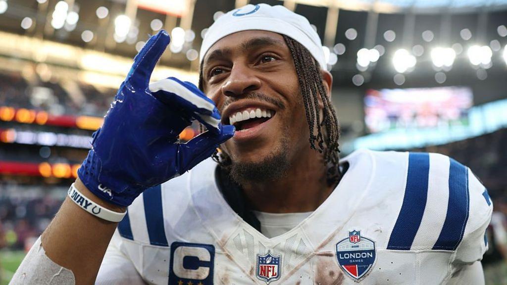 Jonathan Taylor comemora a vitória do Indianapolis Colts sobre os Commanders em Londres, em outubro de 2026.