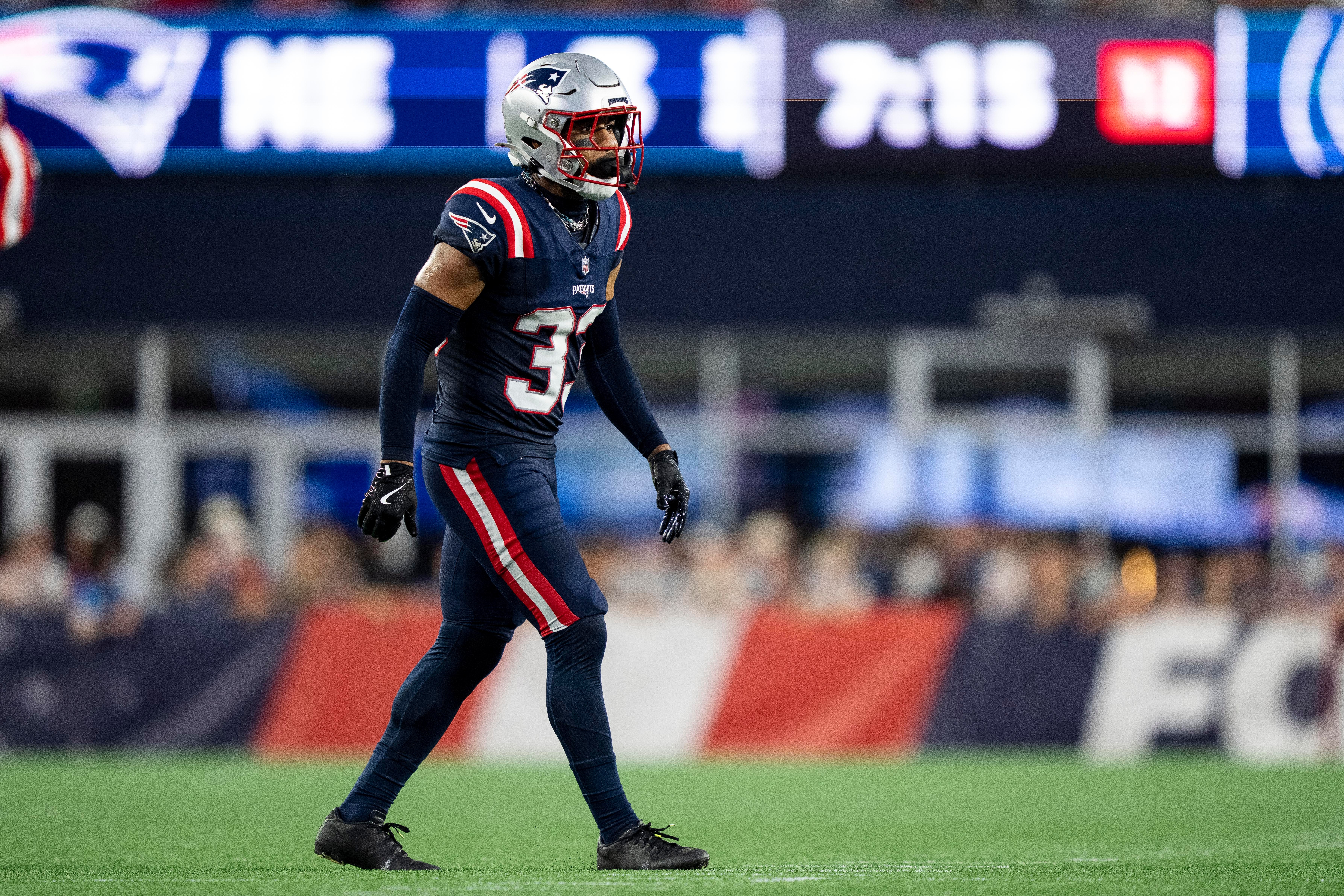 Defensor do New England Patriots em campo.