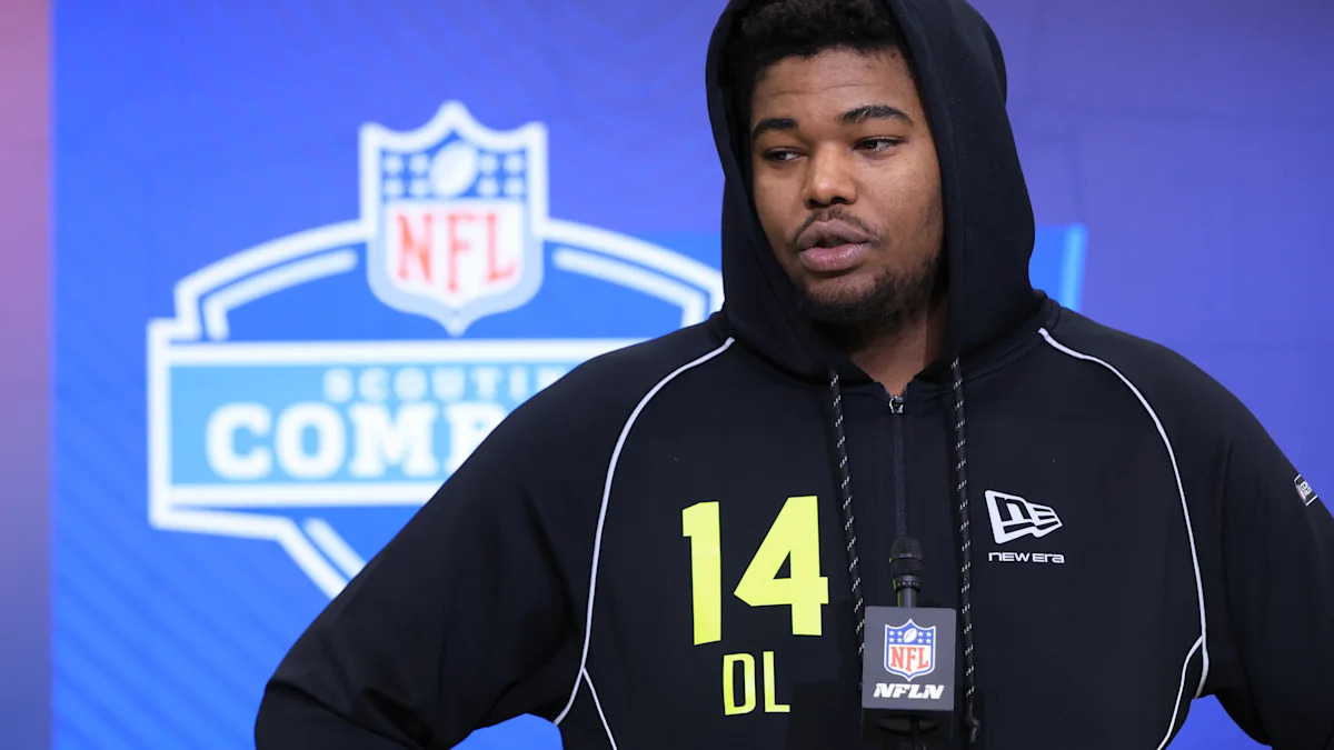 Zxavian Harris durante entrevista no NFL Scouting Combine de 2026.