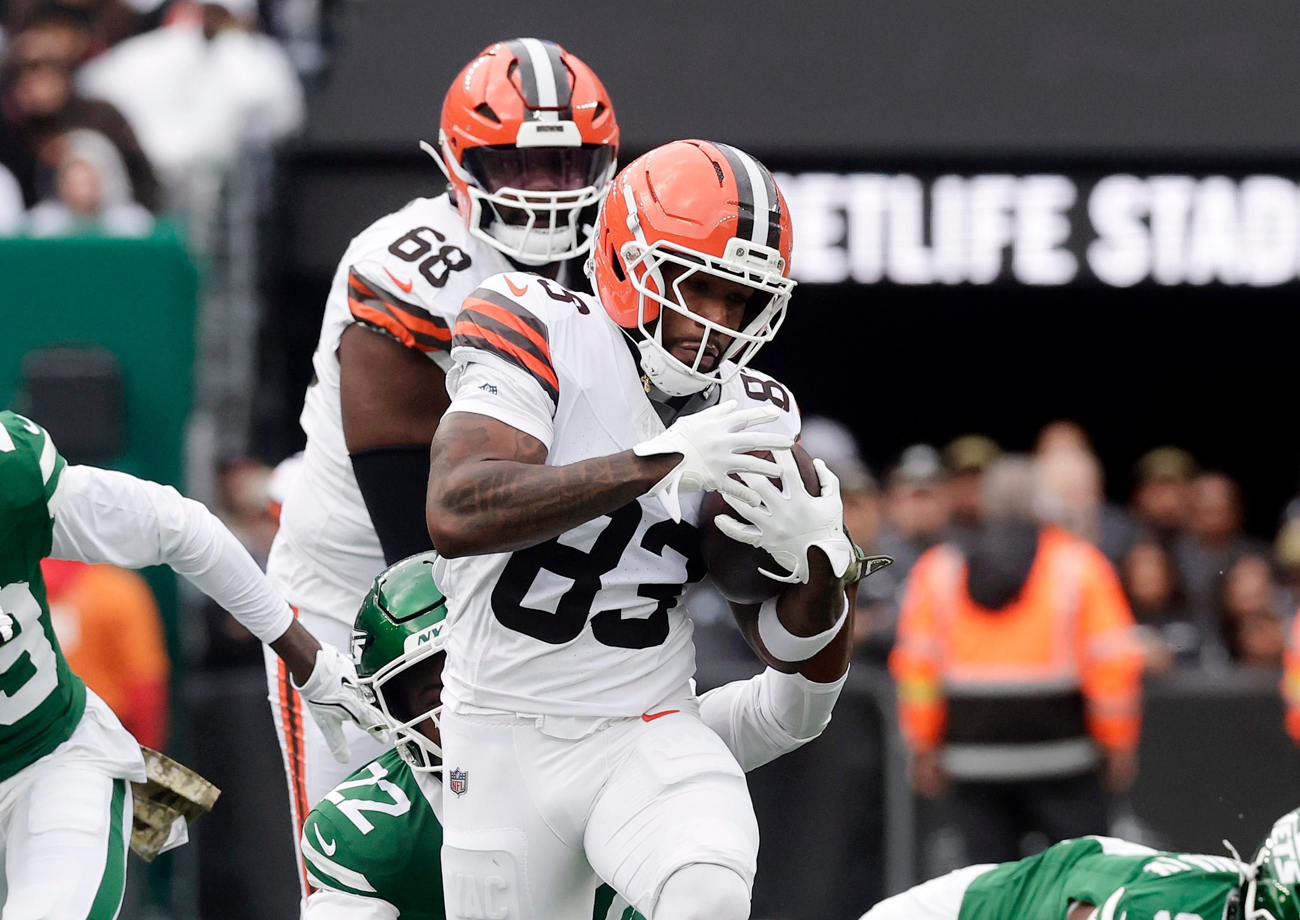 Malachi Corley, dos Browns, enfrenta os Jets no MetLife Stadium, em 9 de novembro de 2025.