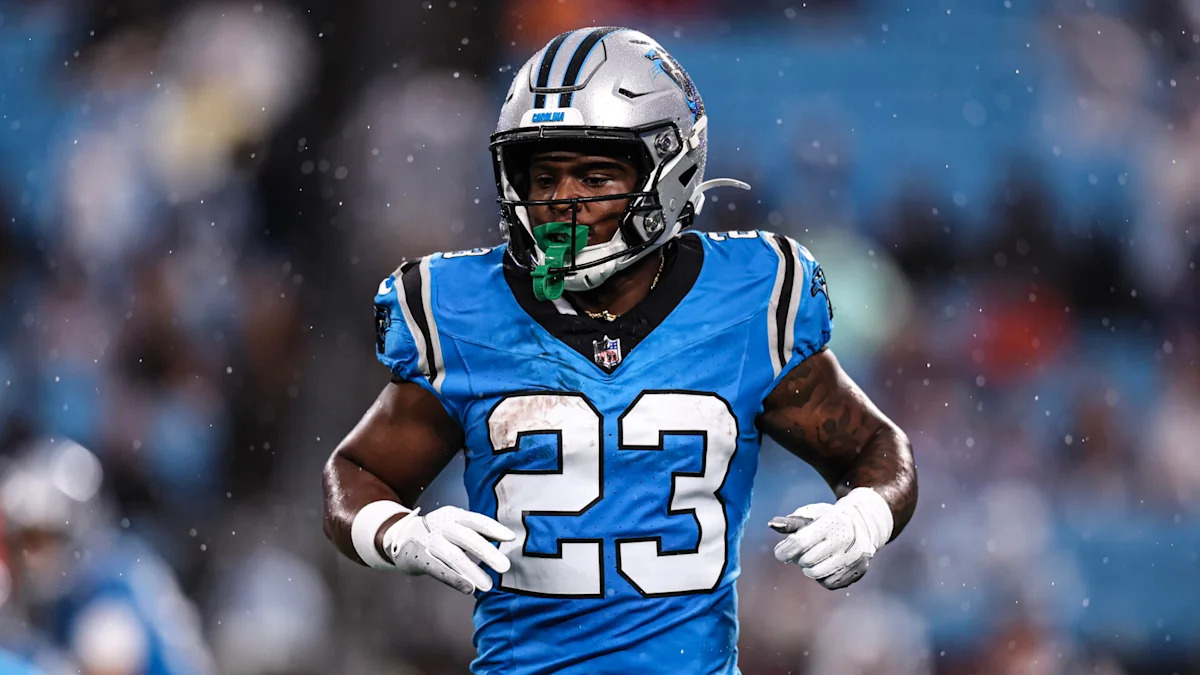 Trevor Etienne com o uniforme dos Panthers.