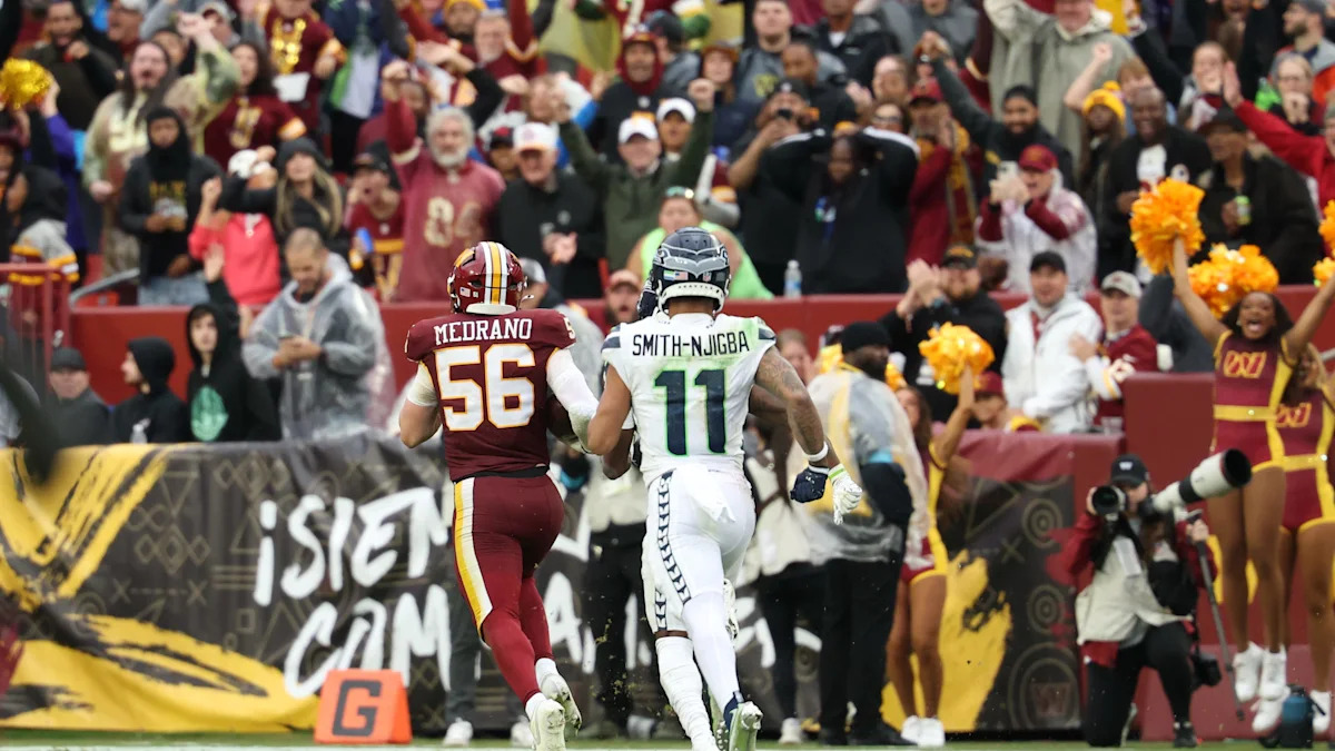Jaxon Smith-Njigba, dos Seahawks, em campo contra os Commanders.